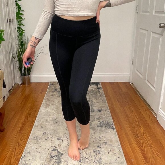 Girlfriend Collective Compressive High Waisted Capri Leggings Size S Black - Picture 6 of 6